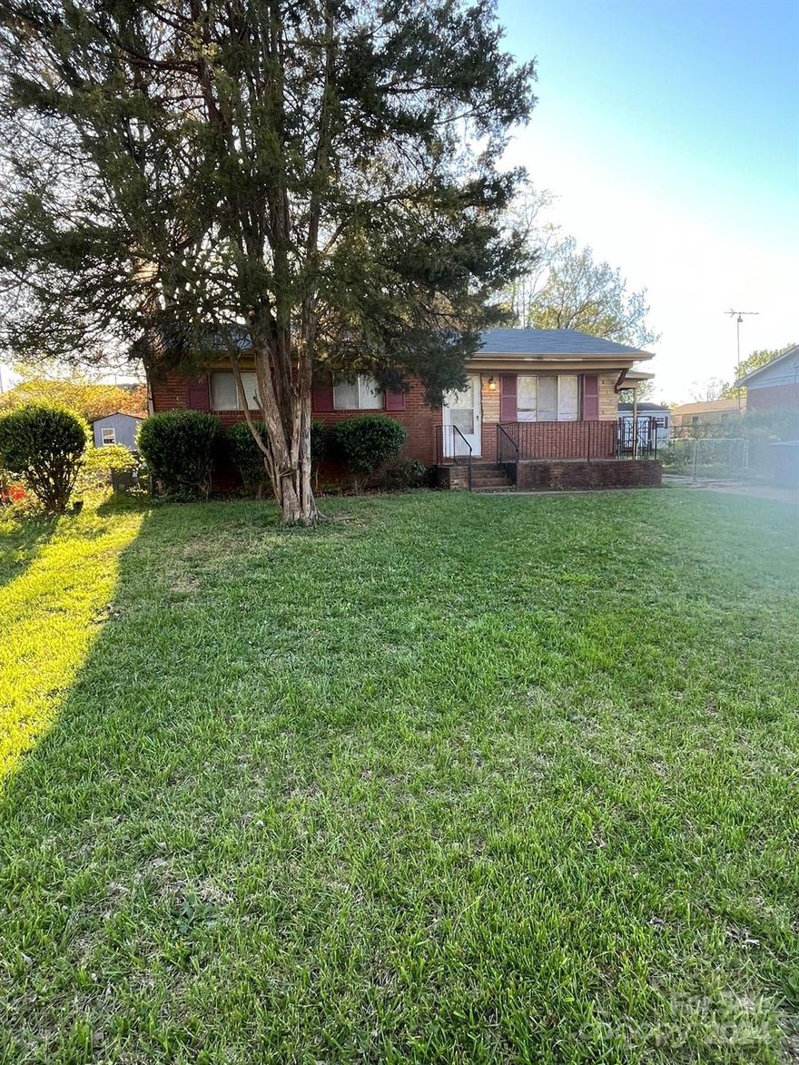 BACK ON MARKET!!! NO FAULT OF SELLER.

Welcome to your next opportunity in the heart of Charlotte, North Carolina! Whether investing or making this your primary home, this home boasts ample space for tenants or future  homeowners.