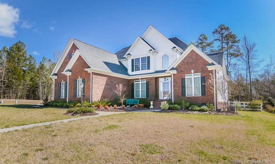 Custom built Sonny Collins home & no HOA dues! This is the one you have been waiting for, heavy moulding in every room, site finished oak floors in main living areas, 2 story great room with gas FP. Huge master-on-main w/ en-suite: separate shower/jetted tub, double sinks, his/hers walk in closets. Granite counters in all bathrooms. Walk in closets in all bedrooms. Drop-zone, surround sound, back deck with gas line ran for grill, fenced in backyard, front/back irrigation. Oversized 2 car garage.