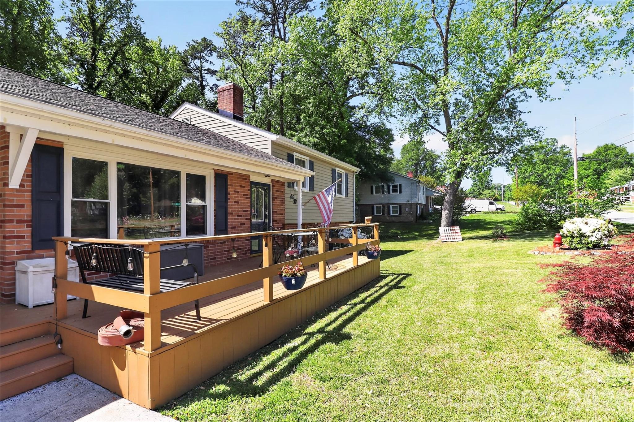 2111 Parkdale Avenue