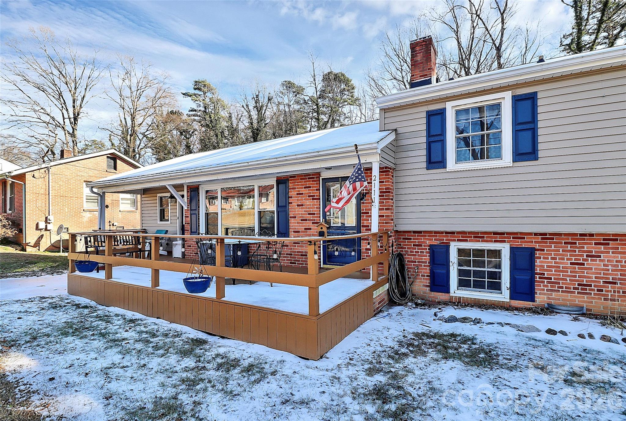 2111 Parkdale Avenue