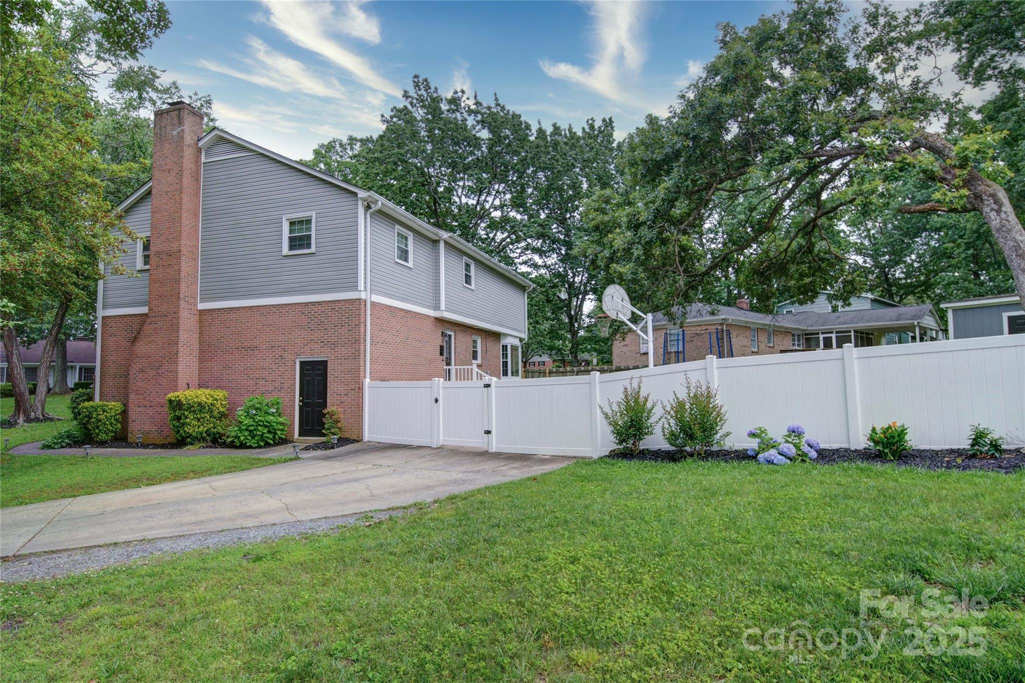 734 Forestbrook Drive 10