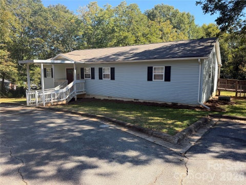 Photo of 104 E Clairborne Street, Blacksburg, SC 29702 (MLS # 4432204)