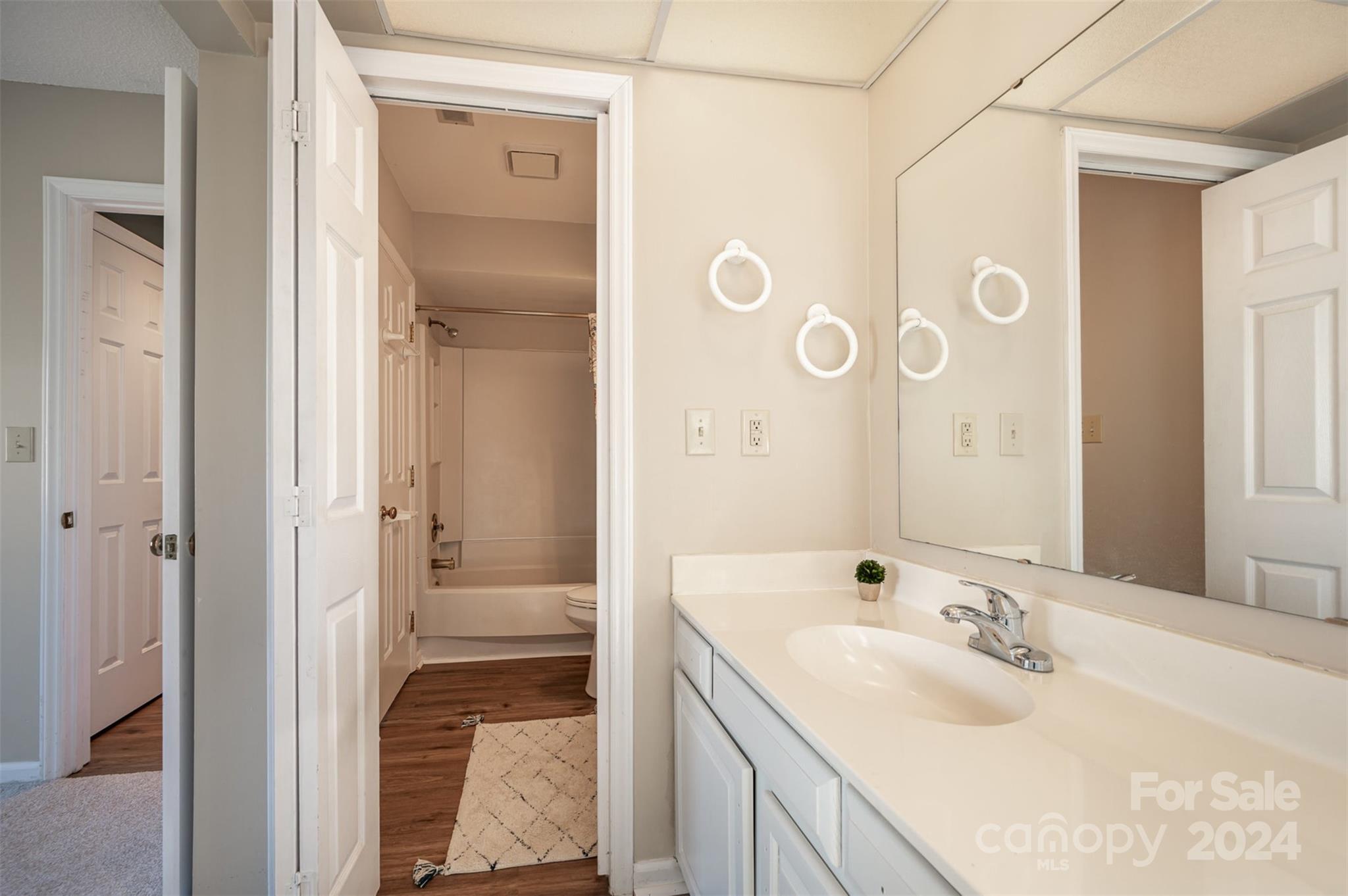 Thuringer Court - Residential