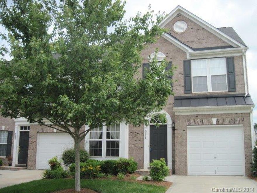 Great opportunity to own a beautiful end unit townhome in an awesome location just south of Ballantyne. Close to everything, yet lower SC taxes!  Fenced in backyard provides a great space and privacy. 9-Foot ceilings, neutral paint, hardwoods, and all appliances mean you can move right in!  Great price in this popular community!