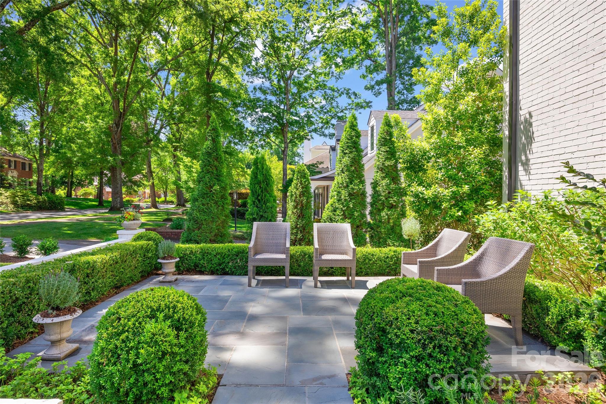 700 Cherokee Road