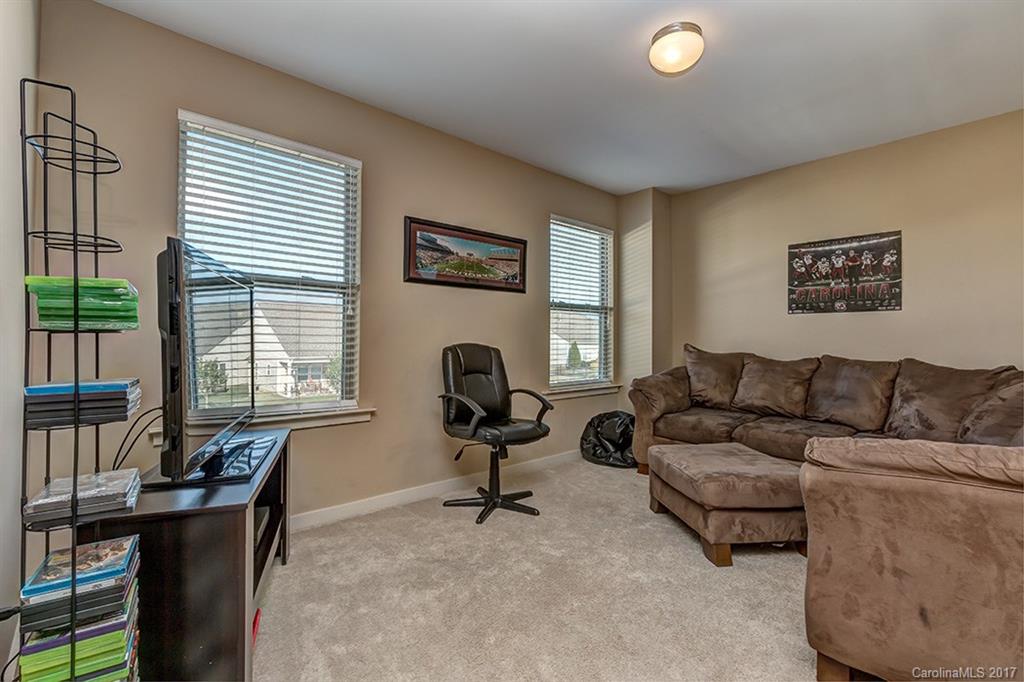 Newport Lakes - Residential