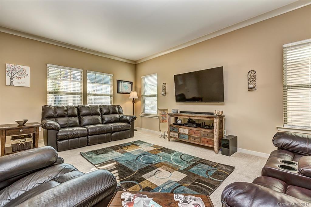 Newport Lakes - Residential