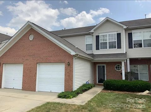 8714 Appledale Drive Charlotte NC 28262