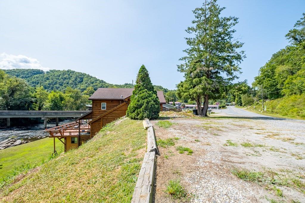 Whittier, North Carolina 28789, United States, 4 Bedrooms Bedrooms, ,3 BathroomsBathrooms,Residential,Active,148818