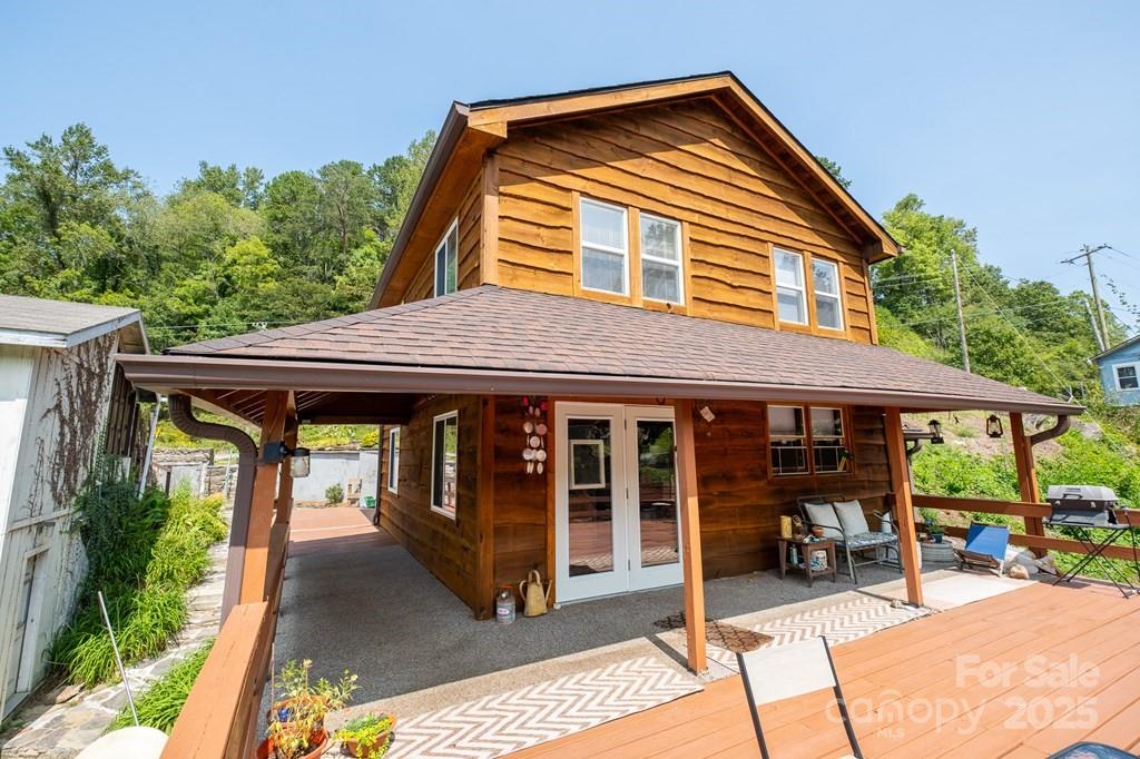 Whittier, North Carolina 28789, United States, 4 Bedrooms Bedrooms, ,3 BathroomsBathrooms,Residential,Active,148818