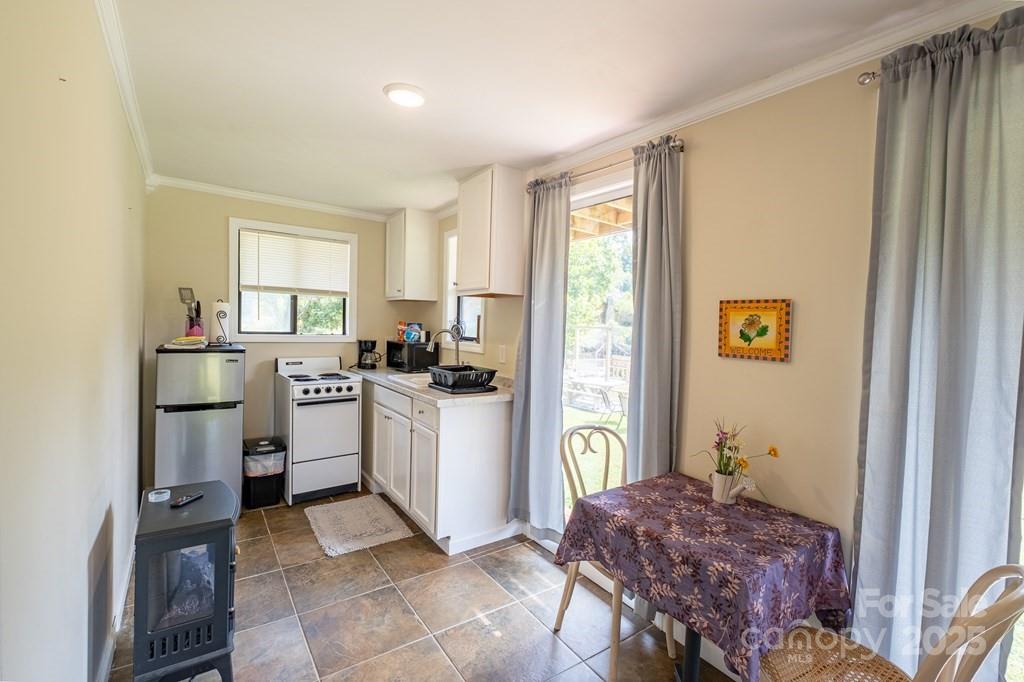 Whittier, North Carolina 28789, United States, 4 Bedrooms Bedrooms, ,3 BathroomsBathrooms,Residential,Active,148818