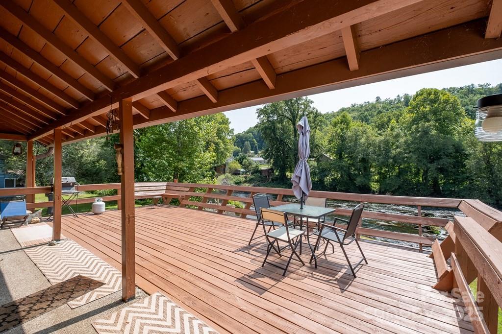 Whittier, North Carolina 28789, United States, 4 Bedrooms Bedrooms, ,3 BathroomsBathrooms,Residential,Active,148818