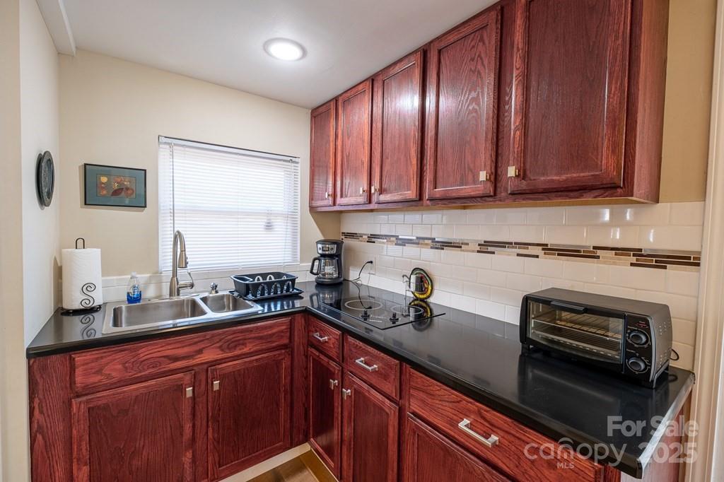 Whittier, North Carolina 28789, United States, 4 Bedrooms Bedrooms, ,3 BathroomsBathrooms,Residential,Active,148818