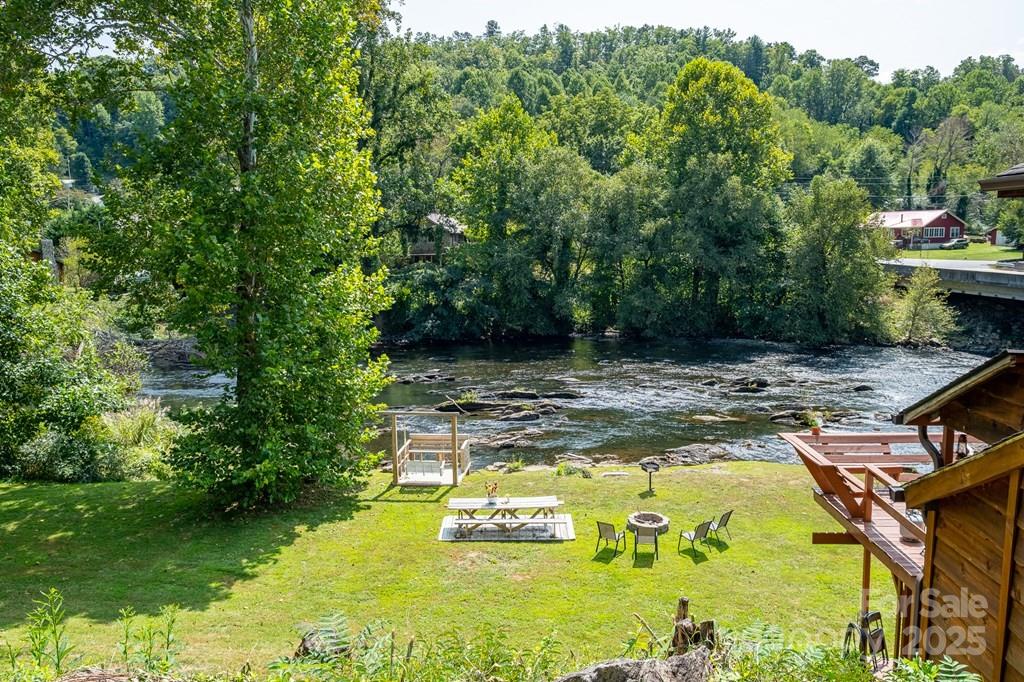 Whittier, North Carolina 28789, United States, 4 Bedrooms Bedrooms, ,3 BathroomsBathrooms,Residential,Active,148818