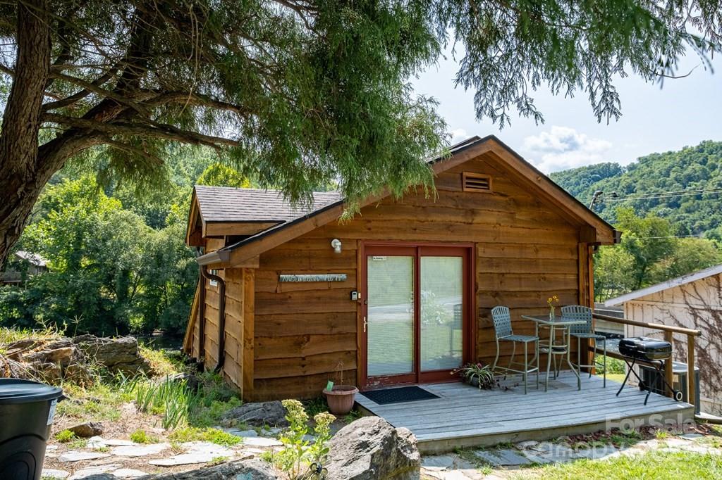 Whittier, North Carolina 28789, United States, 4 Bedrooms Bedrooms, ,3 BathroomsBathrooms,Residential,Active,148818