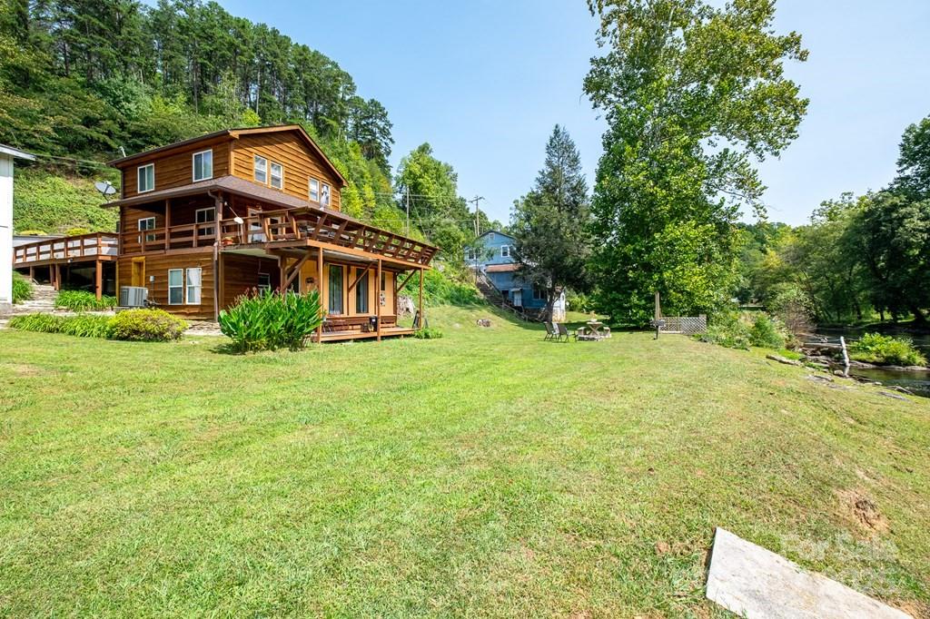 Whittier, North Carolina 28789, United States, 4 Bedrooms Bedrooms, ,3 BathroomsBathrooms,Residential,Active,148818