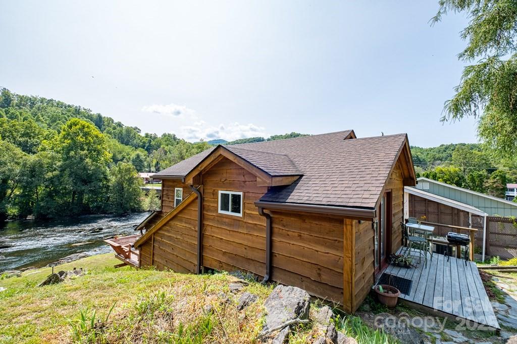 Whittier, North Carolina 28789, United States, 4 Bedrooms Bedrooms, ,3 BathroomsBathrooms,Residential,Active,148818