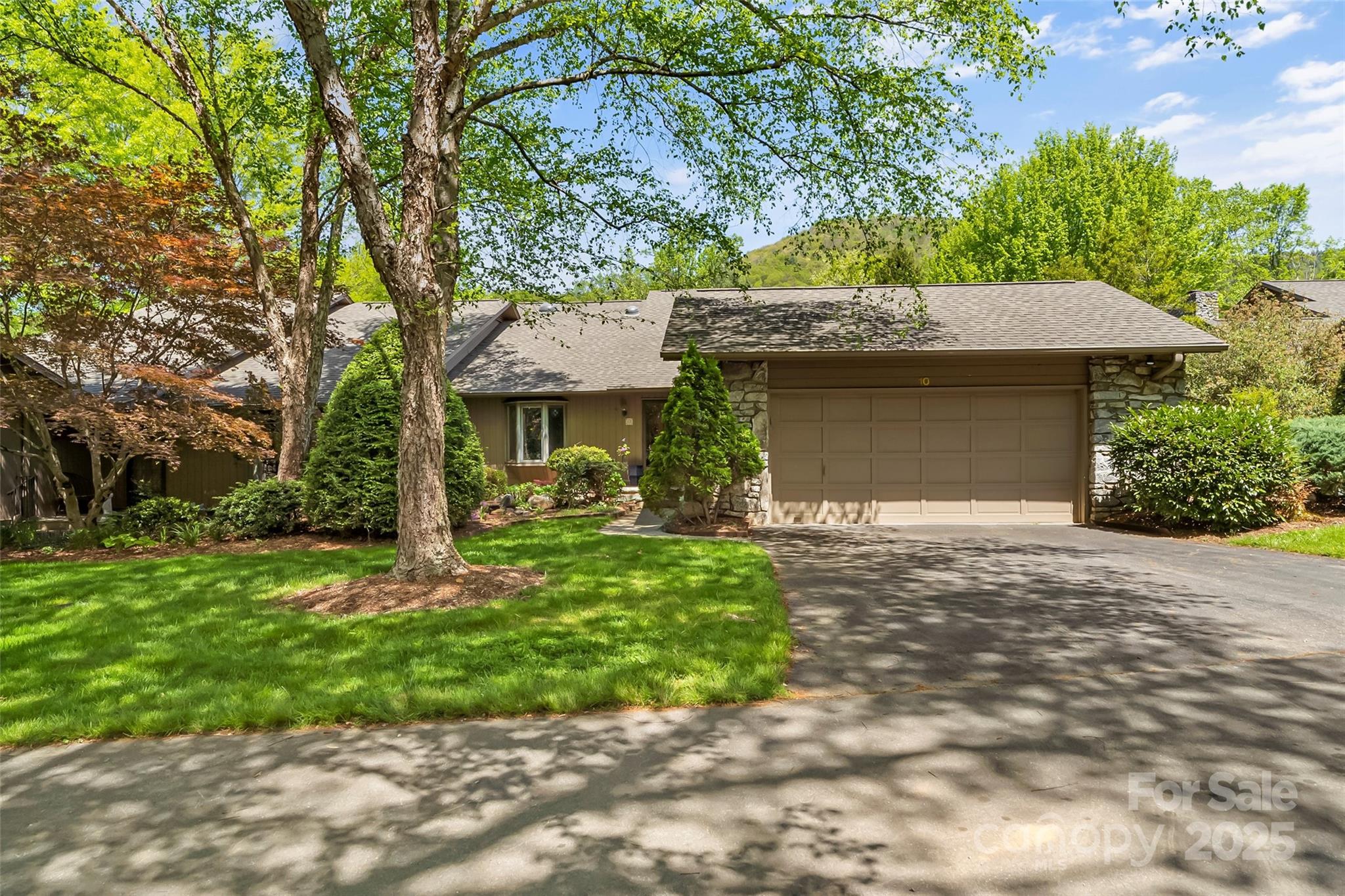 10 Clubside Drive