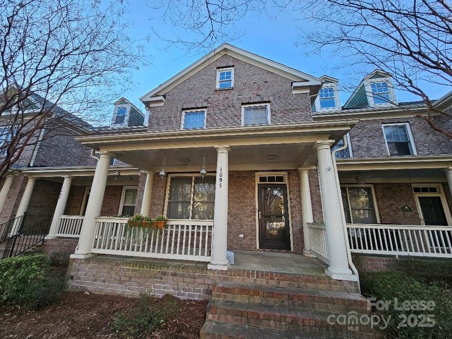 Welcome Home to 1095 Market Street Fort Mill. Baxter Village townhome!! Beautiful well maintained 3 bed 2.5 bath with open and bright floor plan for entertaining. Oversized kitchen that has an island and raised bar area. Primary Bedroom has Vaulted Ceiling and large walk-in closet. Primary bath has dual vanities, separate shower and garden tub. Unit is located next to a large green space with fenced in park. Baxter Village is rich in amenities to include, Club House, Outdoor Pool, Playground, Recreation Area, Sidewalks, Street Lights, Tennis Court(s) and Walking Trails. Tenant responsible for lawn inside fenced area and trash services.
Convenient to I-77 and within walking distance to all of downtown Baxter shops, restaurants, etc. Pet conditional with owner approval. No smoking/vaping. Avail Now!!! Must have renters Ins.