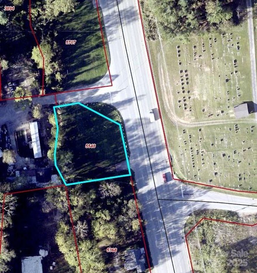 Fairly Level 0.39/ac commercial lot in South Asheville.  MSD Sewer Line in back of property.  Many possible uses, small office, retail, coffee, etc...