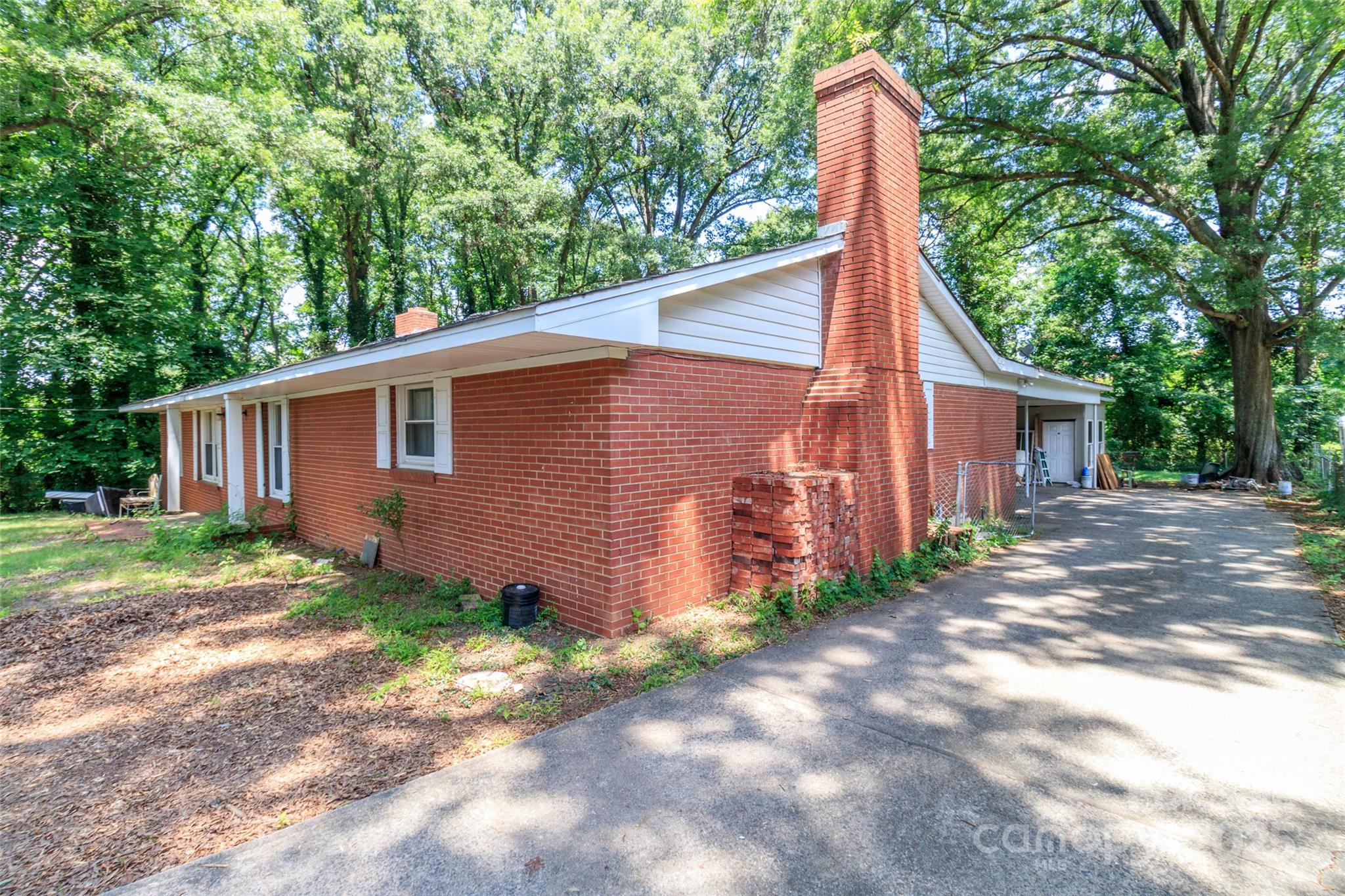 4015 Wilson Lane
