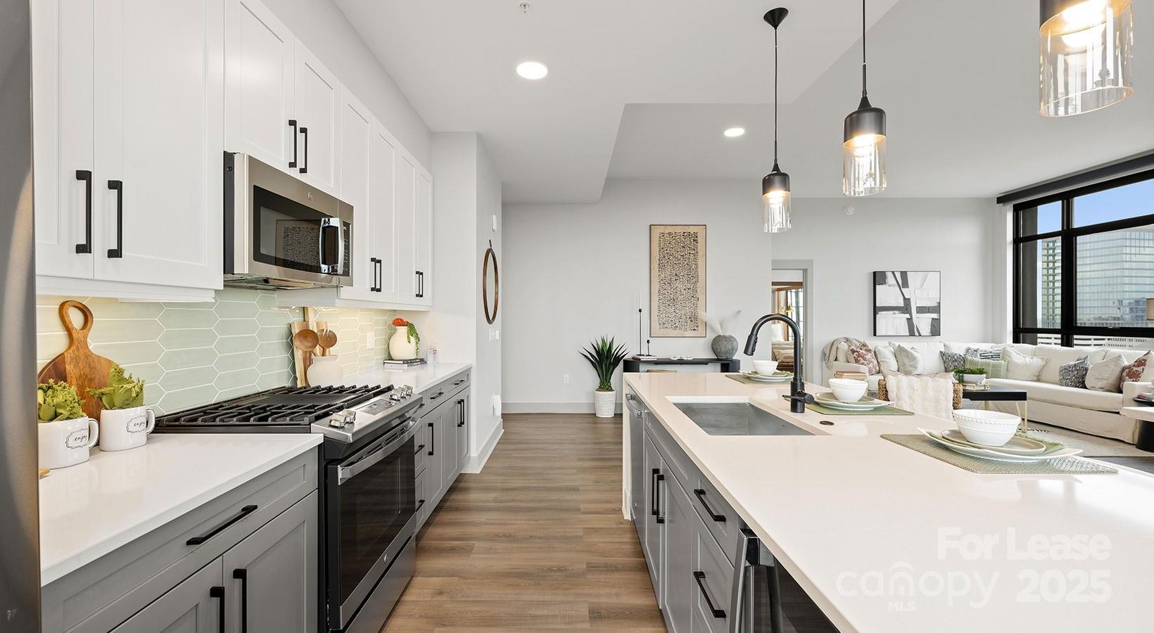 Charlotte, North Carolina 28203, United States, 3 Bedrooms Bedrooms, ,3 BathroomsBathrooms,Residential,Active,44319