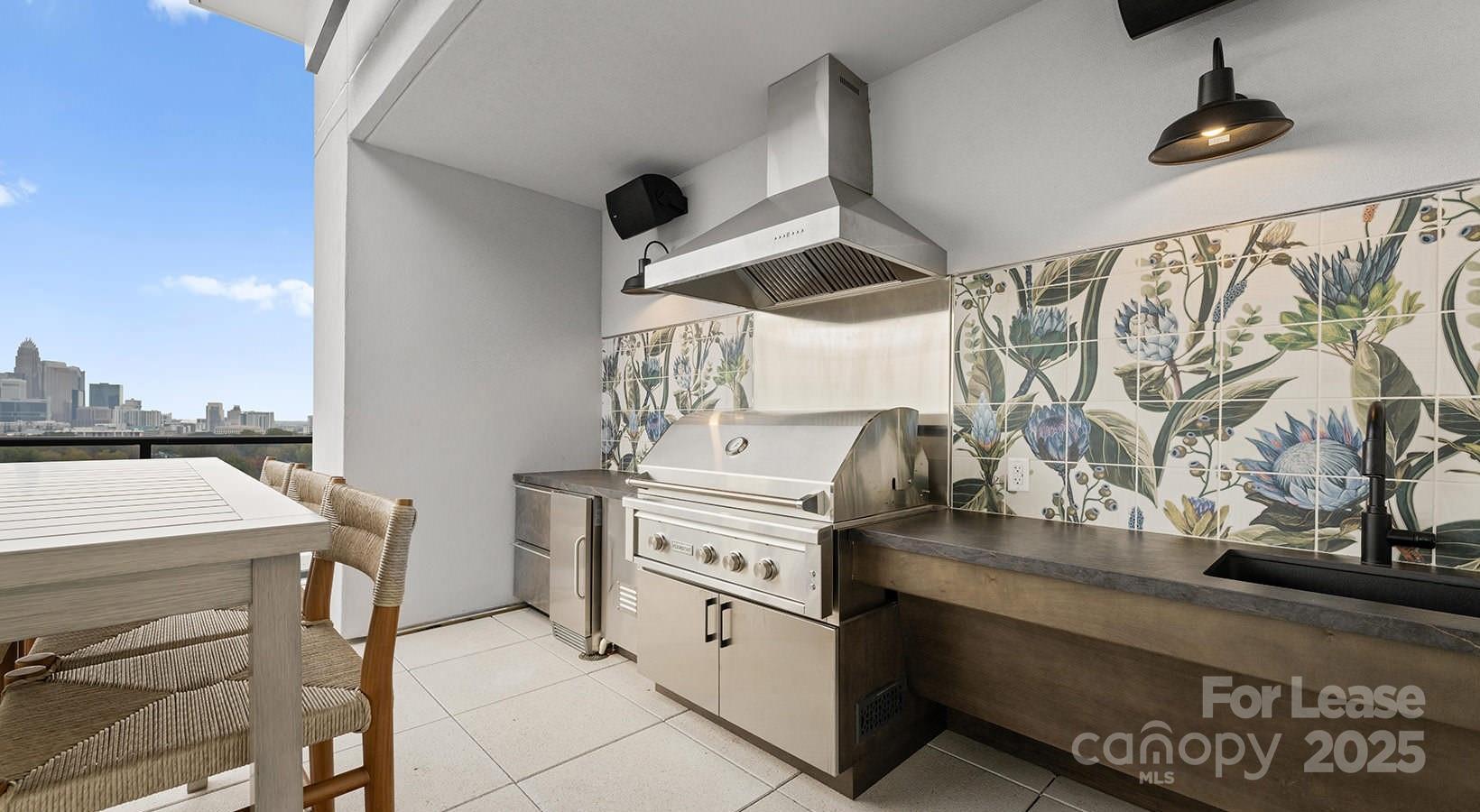 Charlotte, North Carolina 28203, United States, 3 Bedrooms Bedrooms, ,3 BathroomsBathrooms,Residential,Active,44319