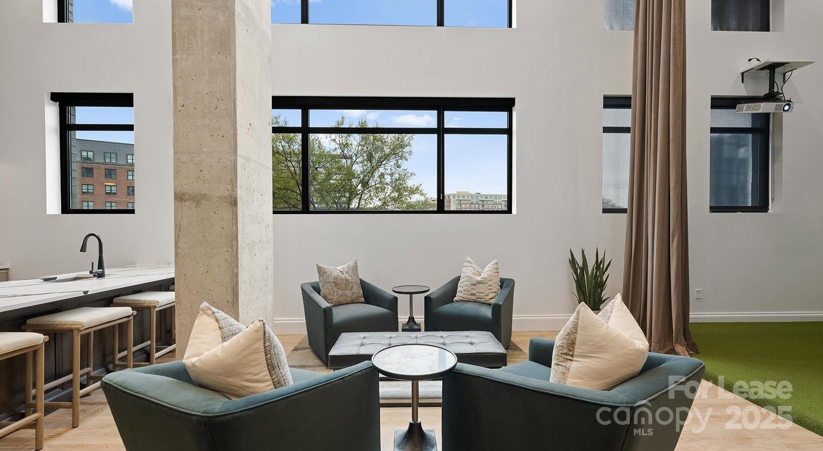 Charlotte, North Carolina 28203, United States, 3 Bedrooms Bedrooms, ,3 BathroomsBathrooms,Residential,Active,44319