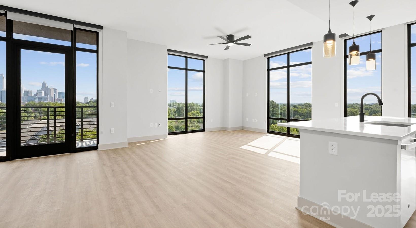 Charlotte, North Carolina 28203, United States, 3 Bedrooms Bedrooms, ,3 BathroomsBathrooms,Residential,Active,44319