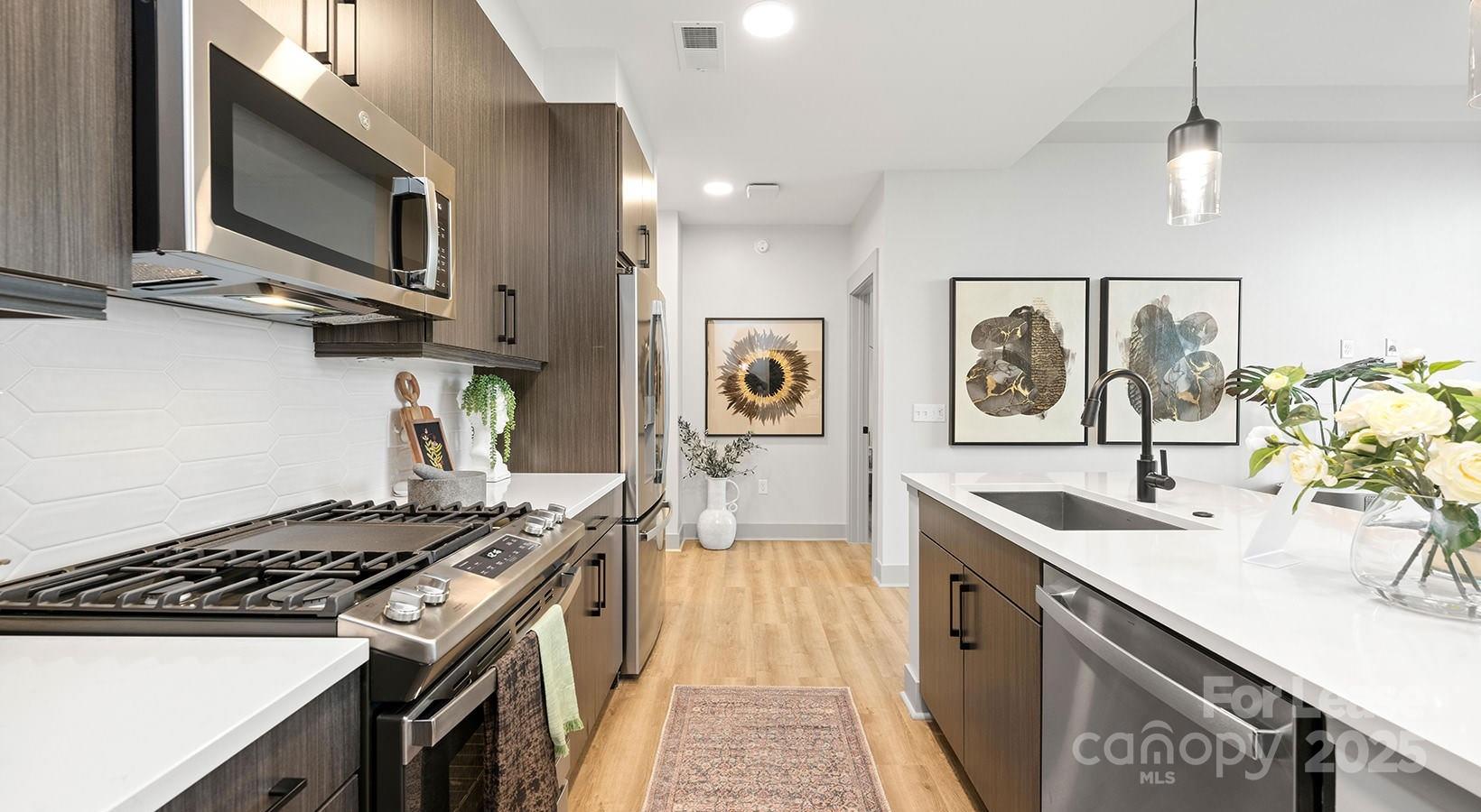 Charlotte, North Carolina 28203, United States, 3 Bedrooms Bedrooms, ,3 BathroomsBathrooms,Residential,Active,44319