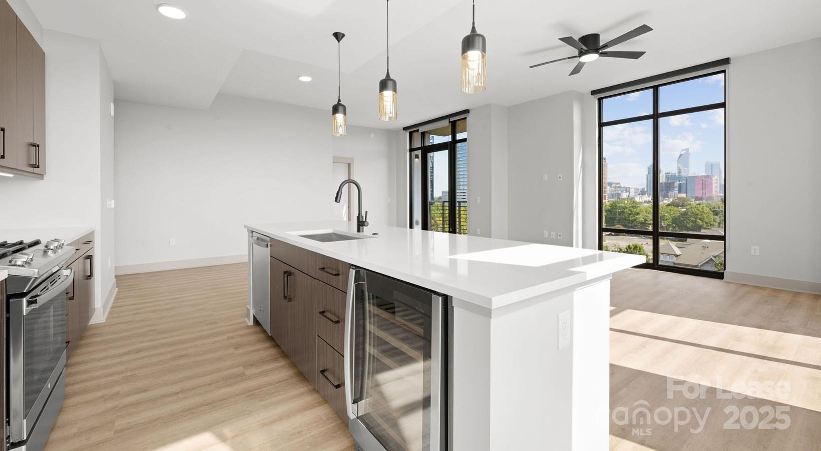 Charlotte, North Carolina 28203, United States, 3 Bedrooms Bedrooms, ,3 BathroomsBathrooms,Residential,Active,44319