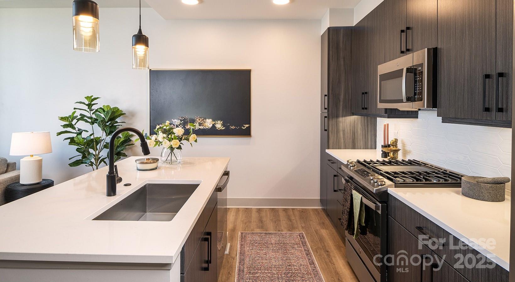 Charlotte, North Carolina 28203, United States, 3 Bedrooms Bedrooms, ,3 BathroomsBathrooms,Residential,Active,44319