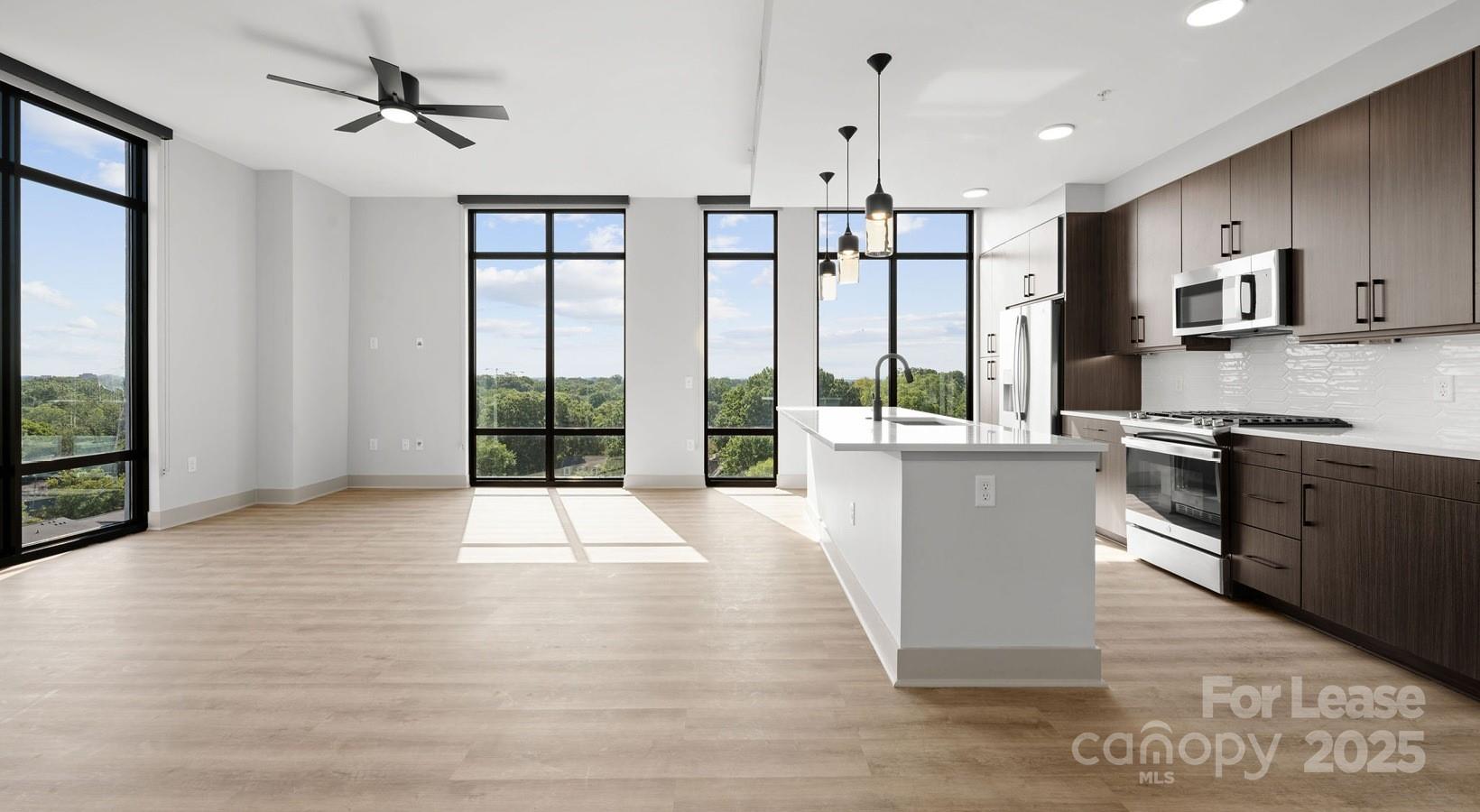 Charlotte, North Carolina 28203, United States, 3 Bedrooms Bedrooms, ,3 BathroomsBathrooms,Residential,Active,44319