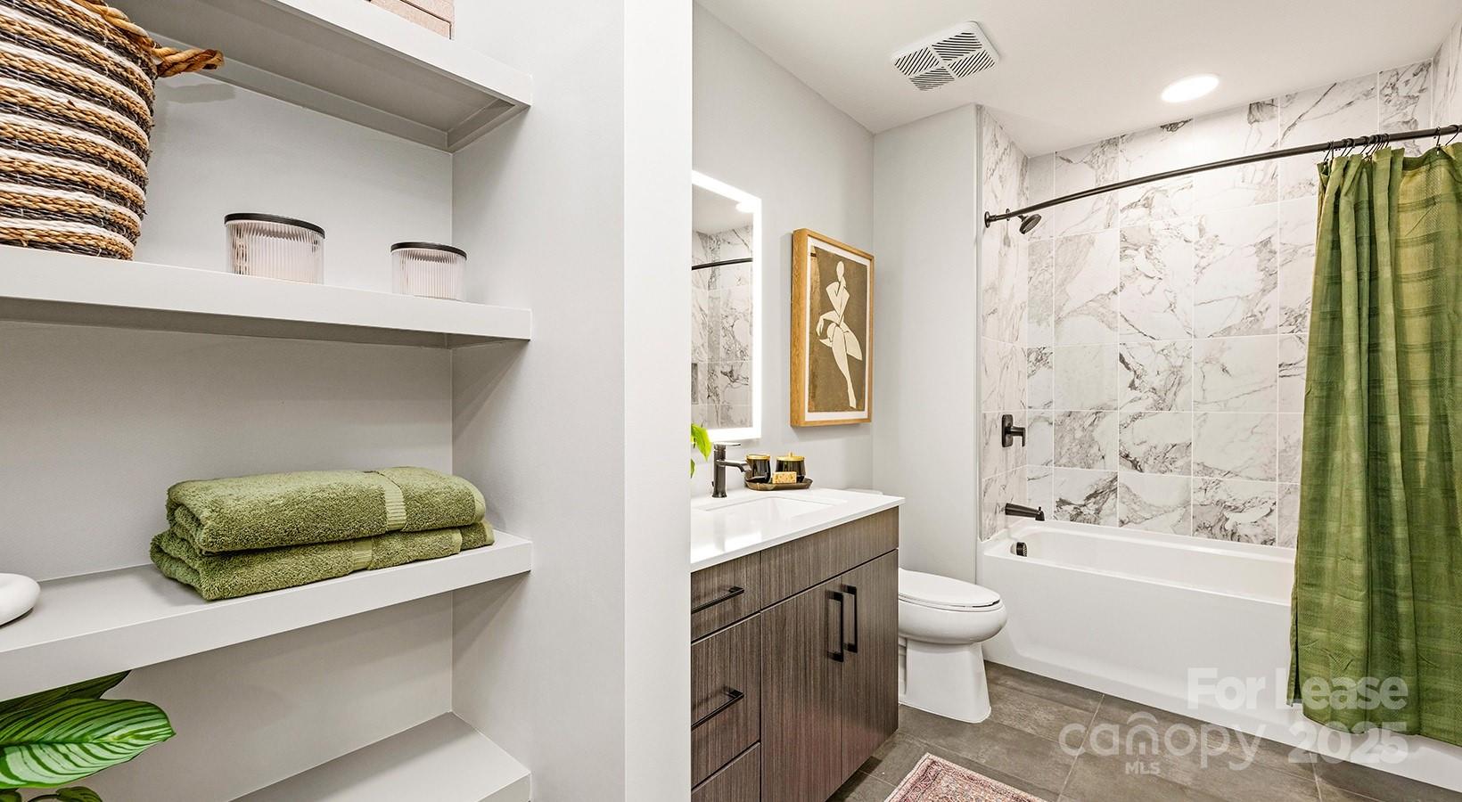 Charlotte, North Carolina 28203, United States, 3 Bedrooms Bedrooms, ,3 BathroomsBathrooms,Residential,Active,44319