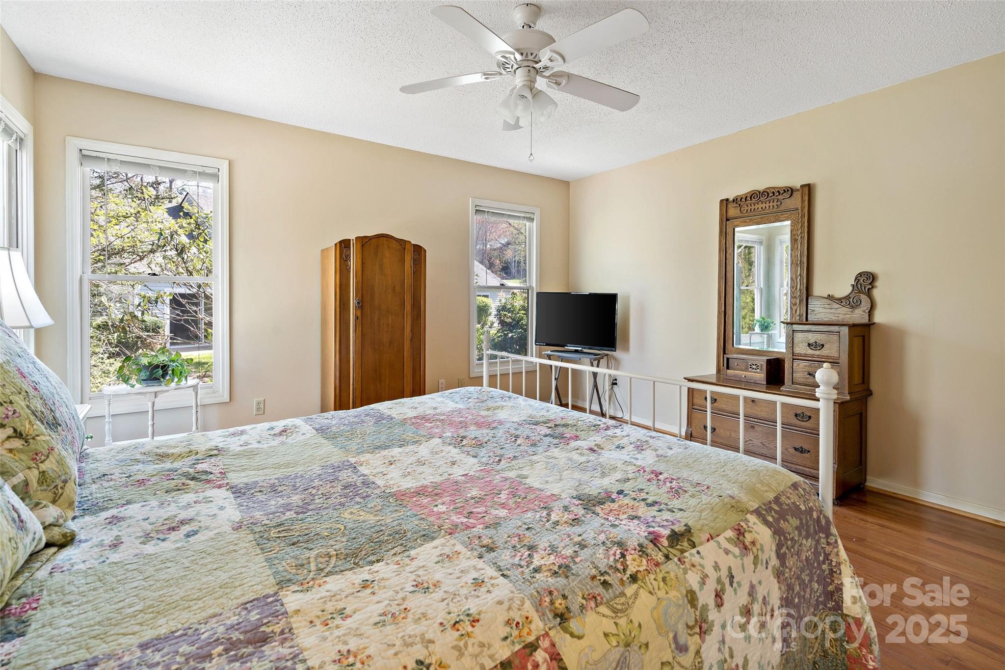 Llama Vista - Residential