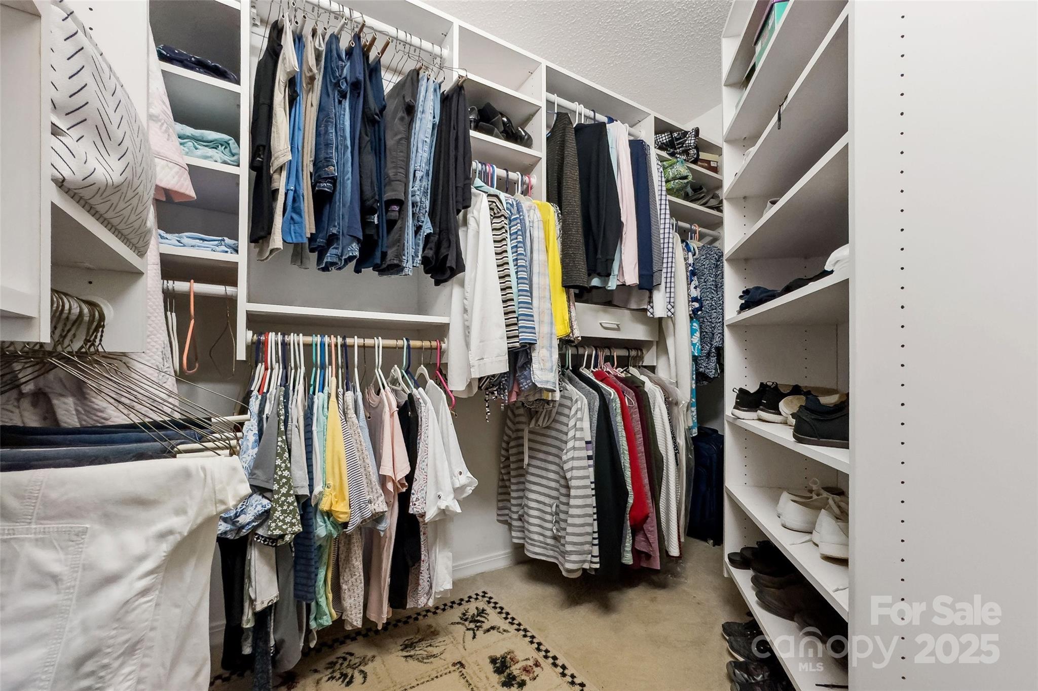 Llama Vista - Residential