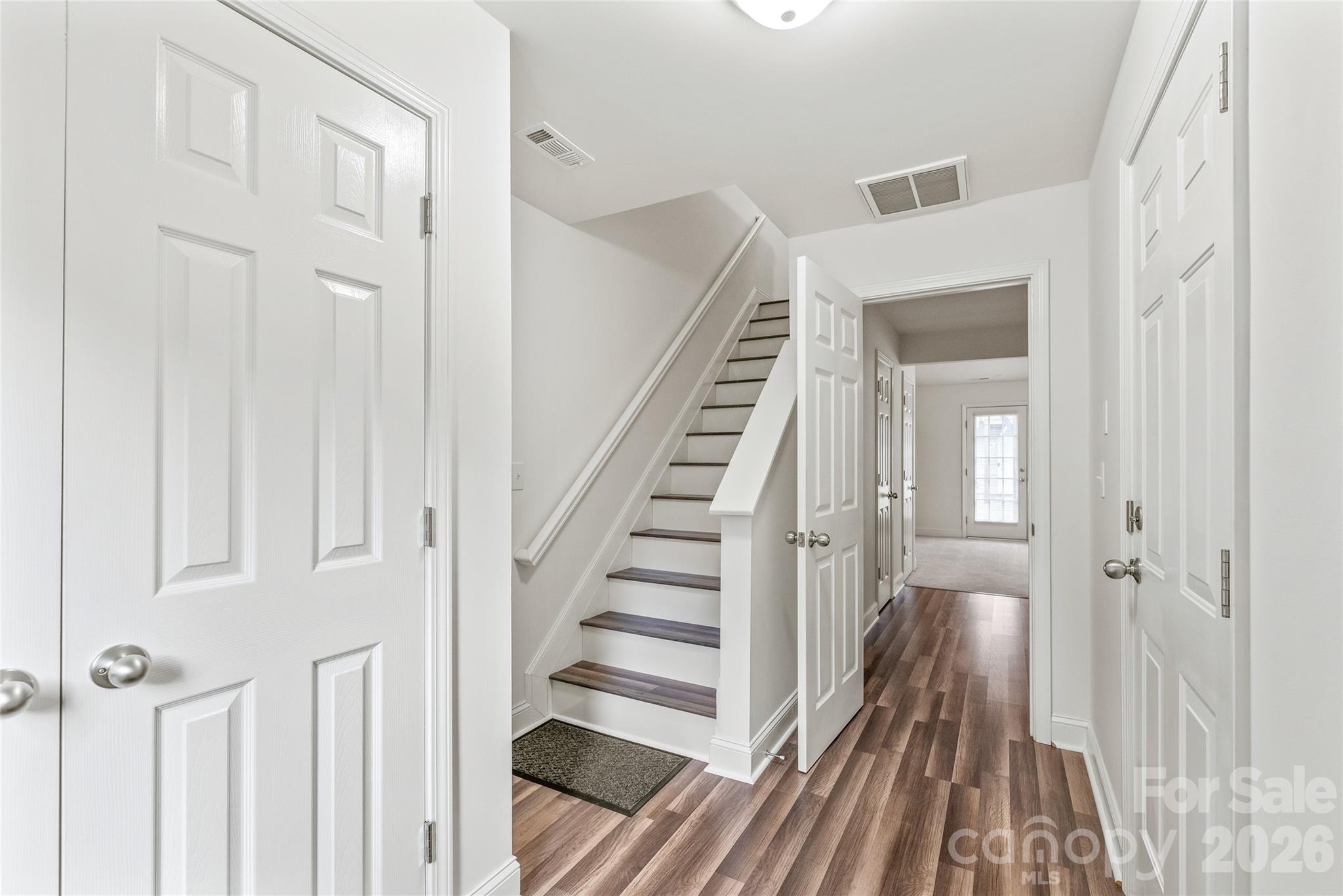 1707 Kashmir White Lane