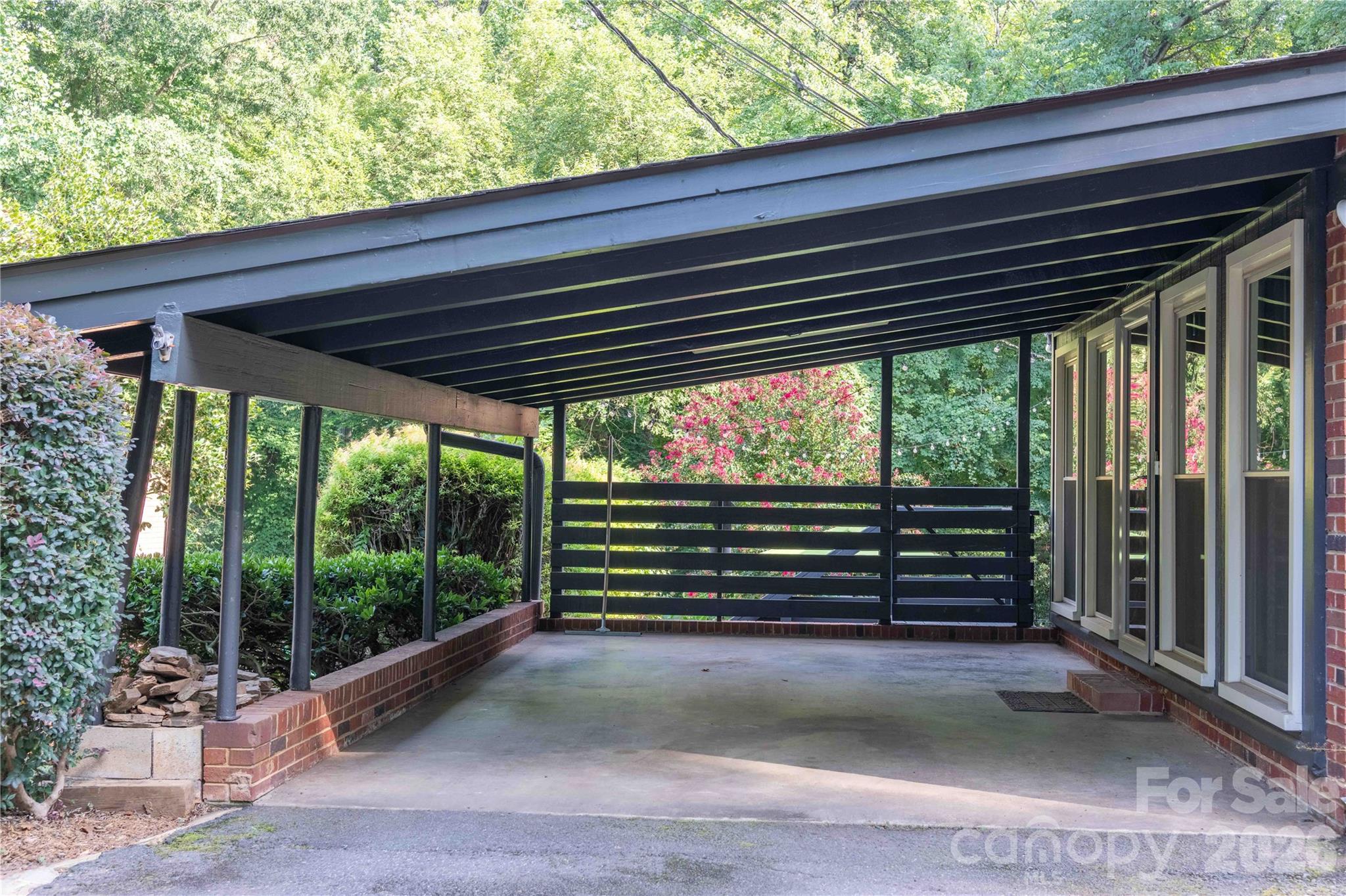 2216 Shadyview Drive