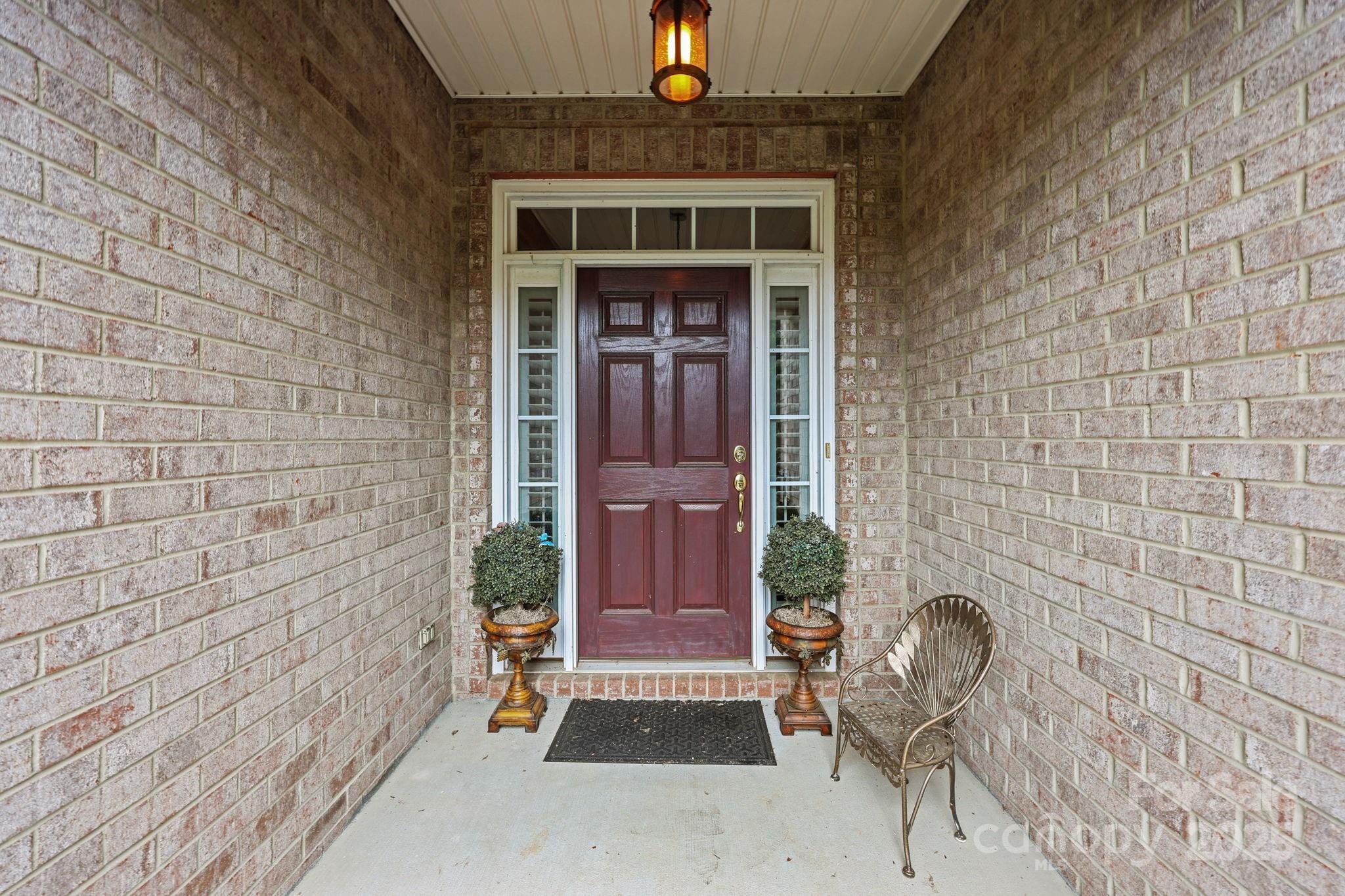 664 Summerford Court NW