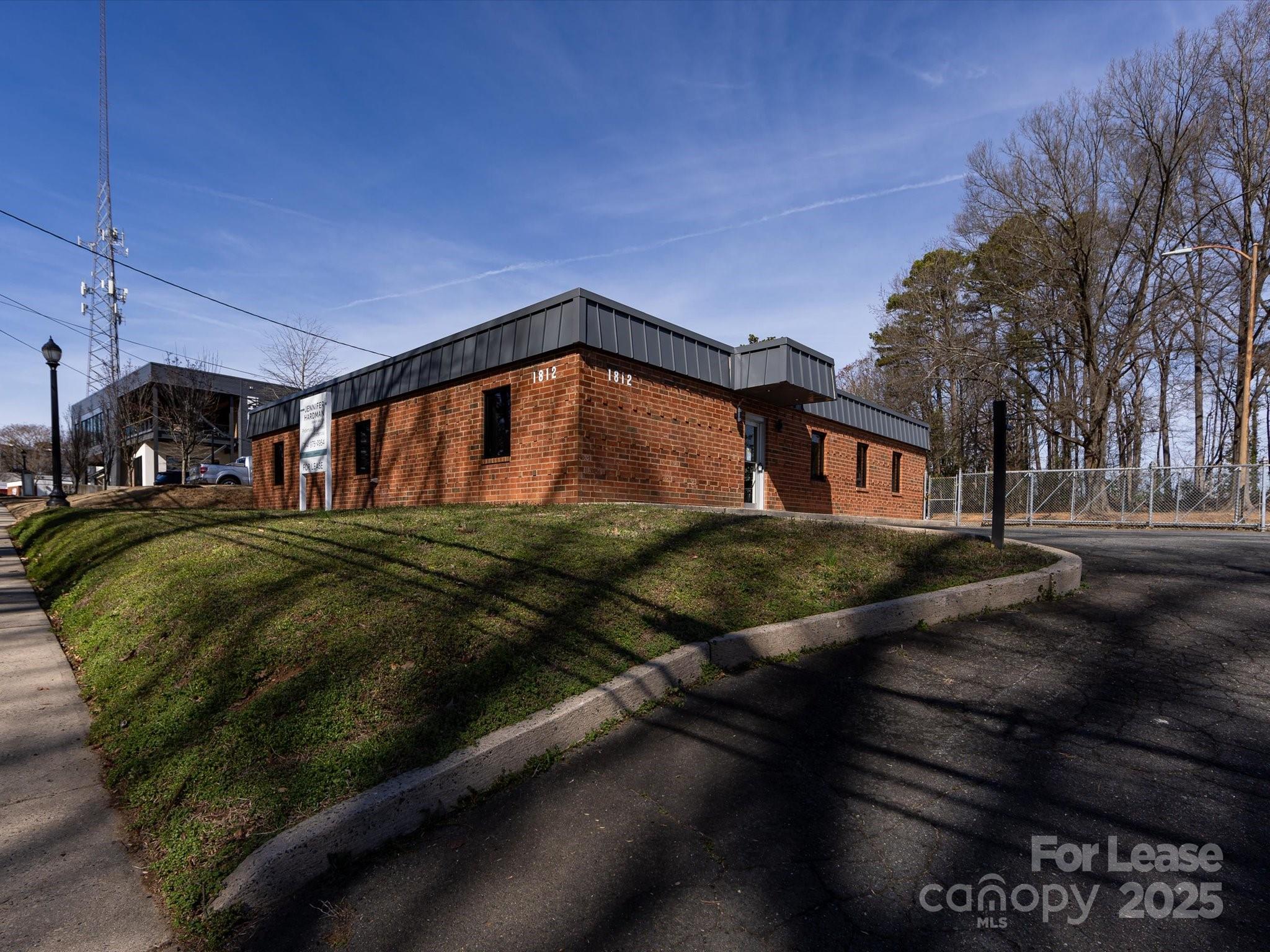 1812 W Morehead Street