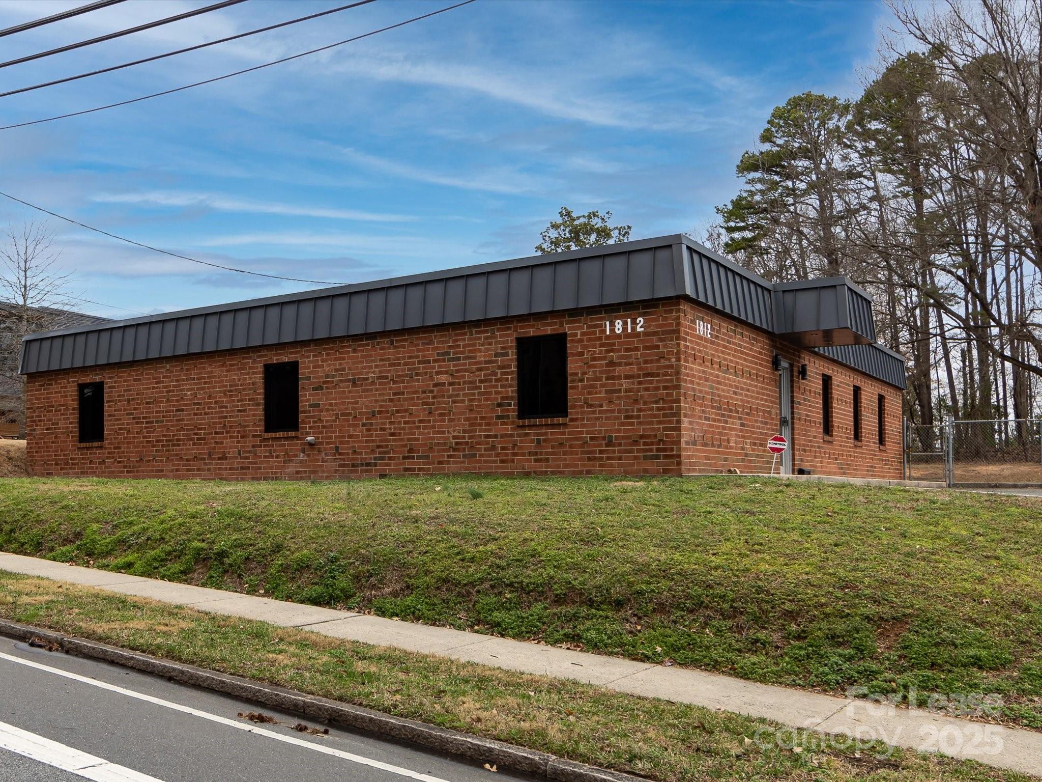 1812 W Morehead Street