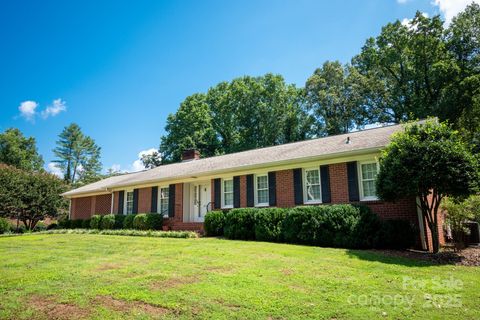 Photo of 1401 Brentwood Drive, Newton, NC 28658 (MLS # 4307787)