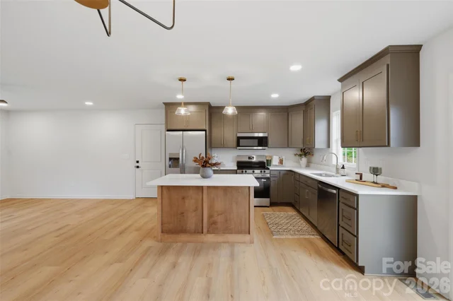 155 Haven Circle, photo 5 of 33