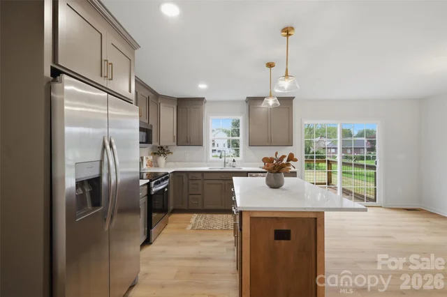 155 Haven Circle, photo 4 of 33
