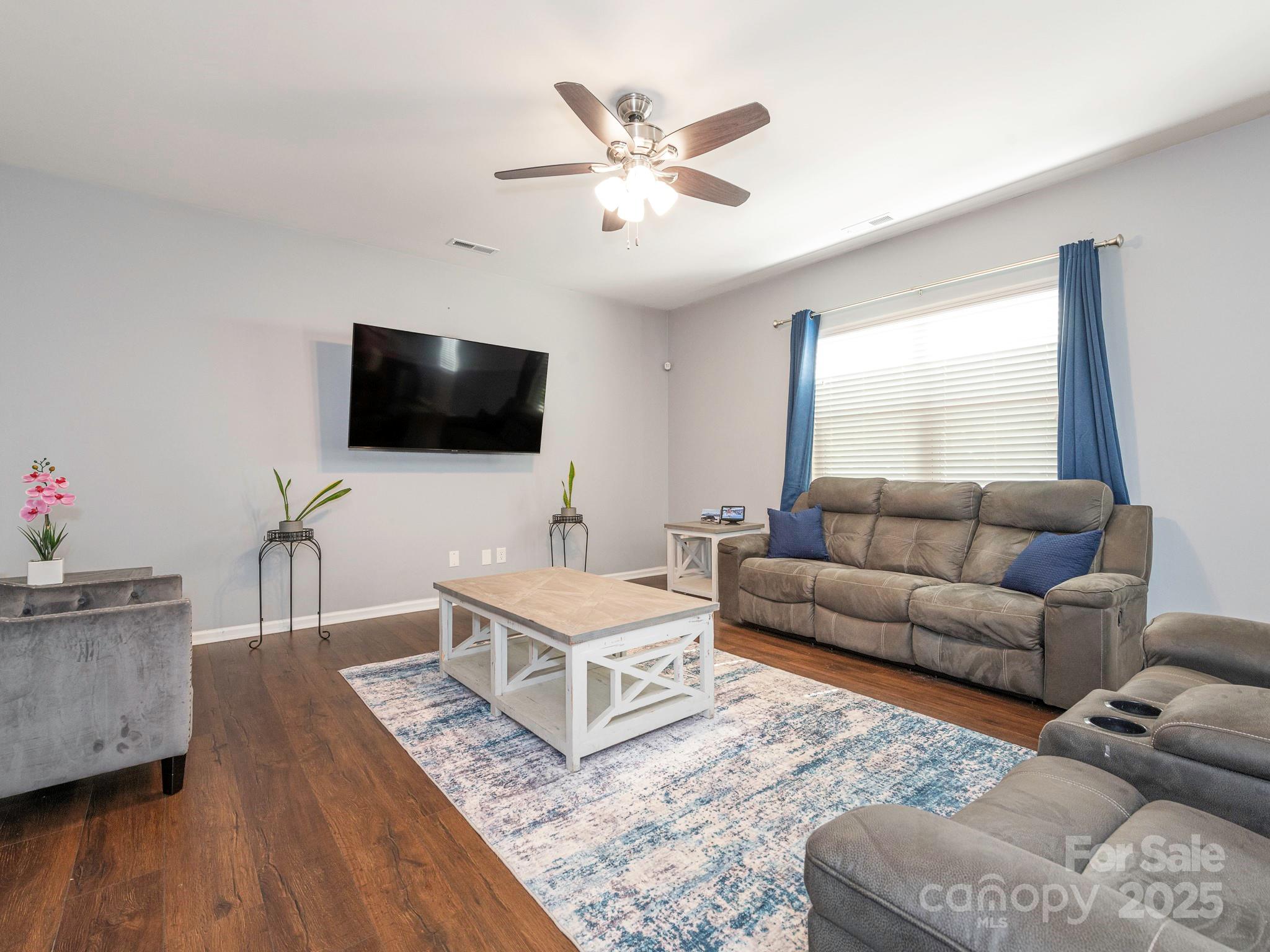 9123 Magnolia Lily Avenue