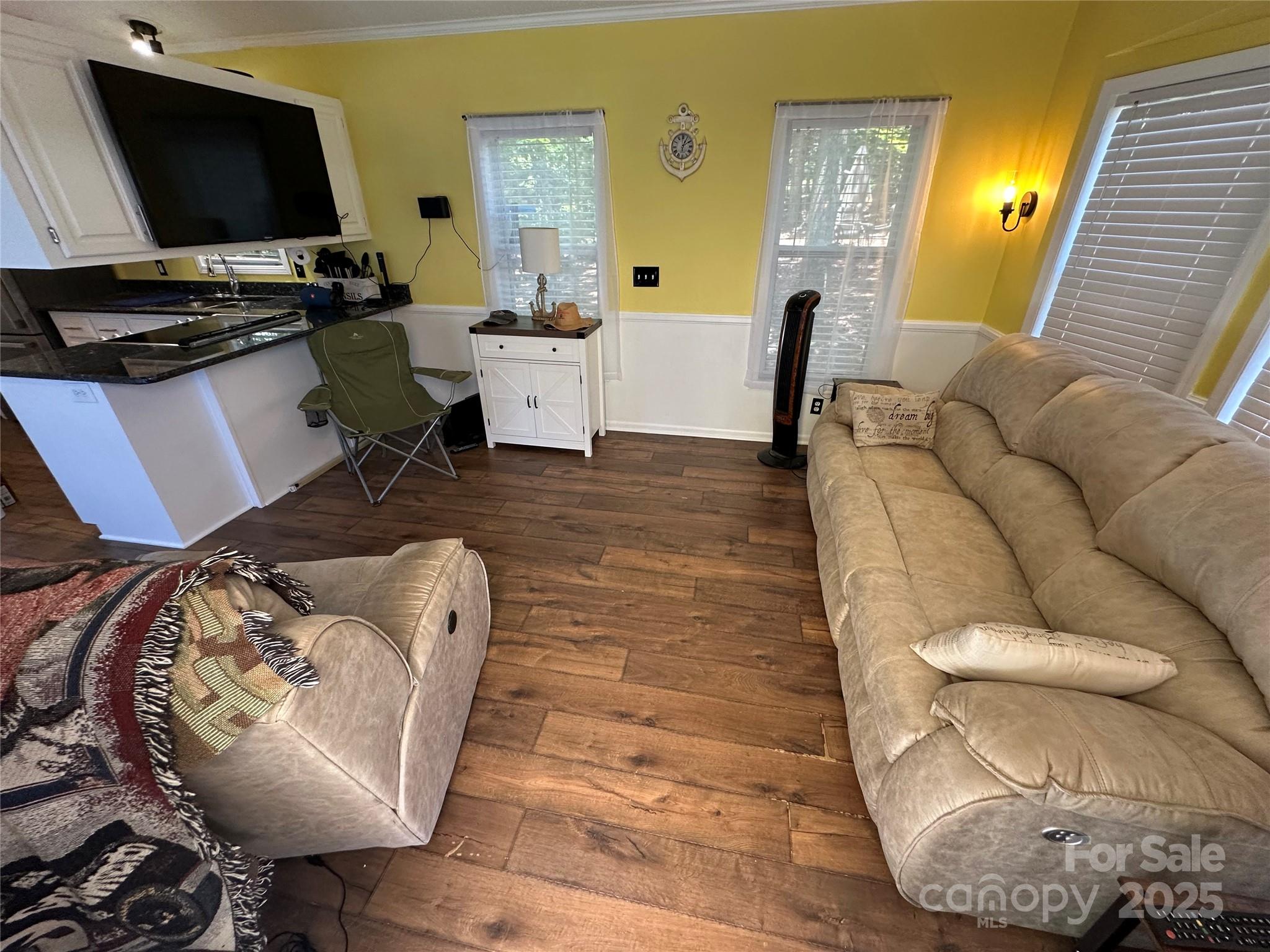 112 N Cardinal Drive