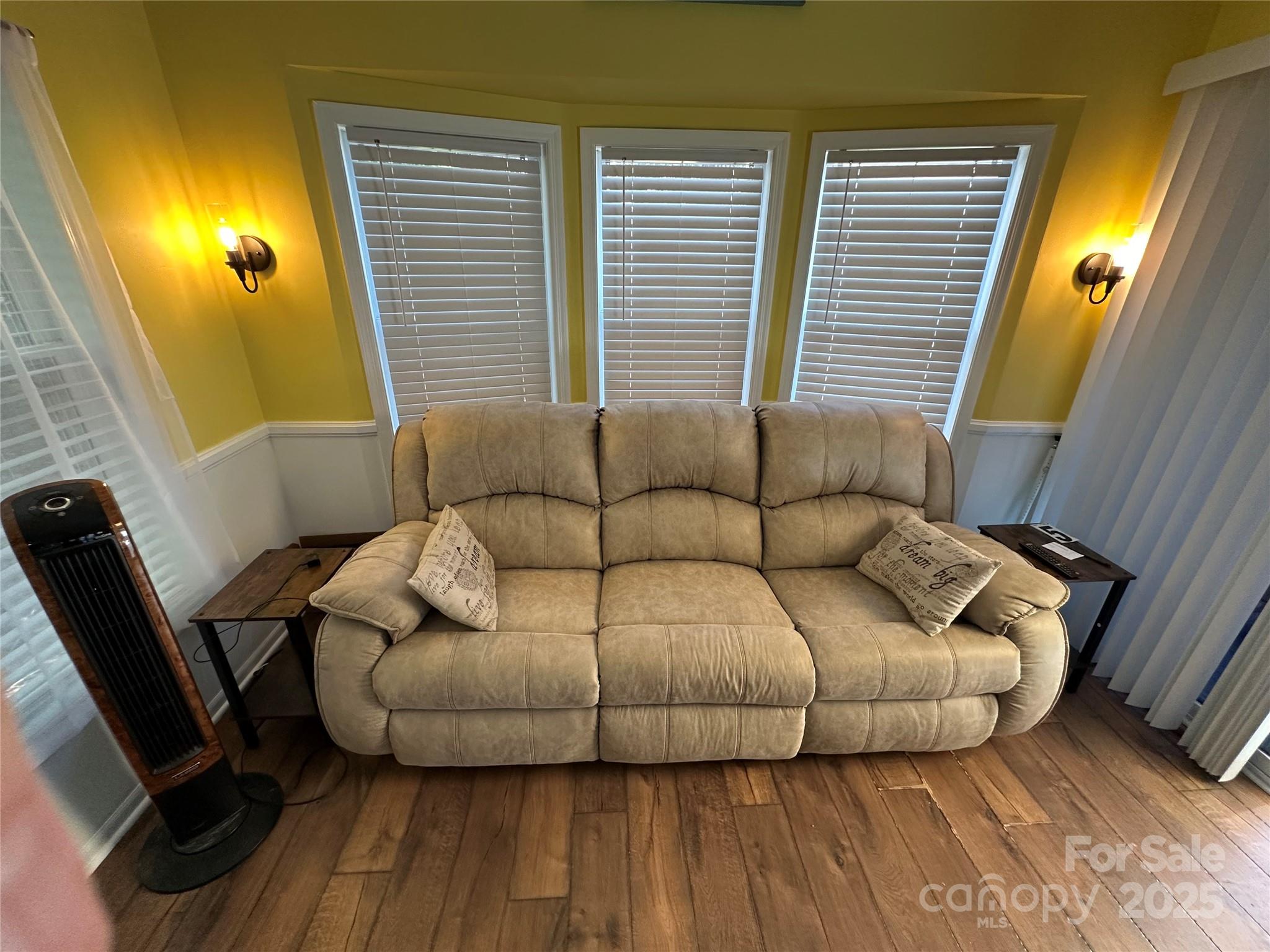 112 N Cardinal Drive