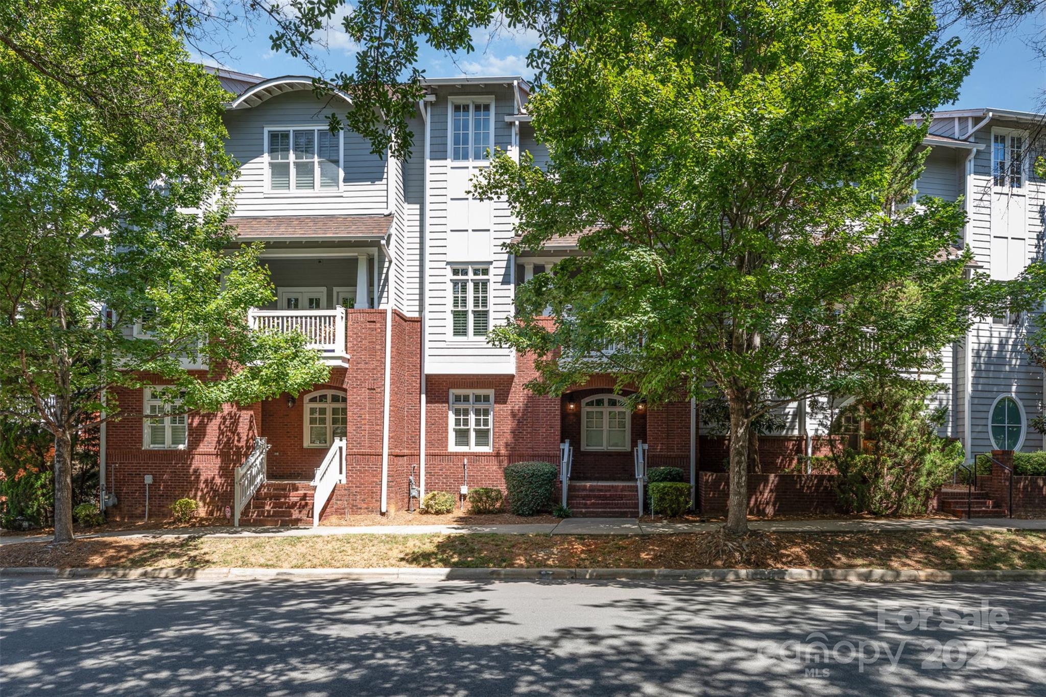 2236 Lyndhurst Avenue