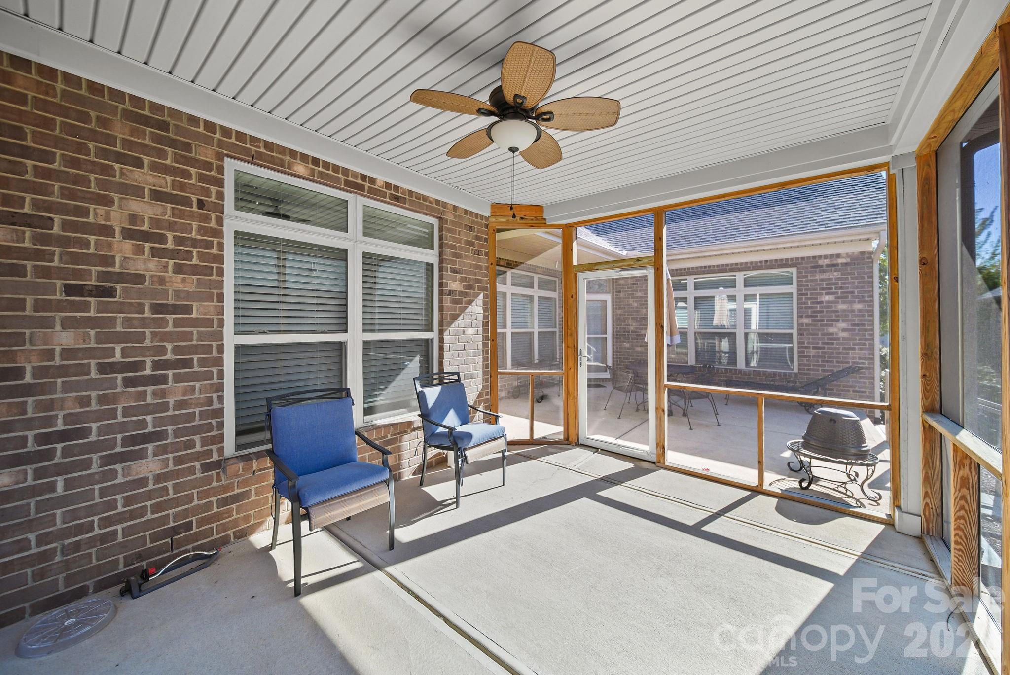 Courtyards At Harrisburg - Residential