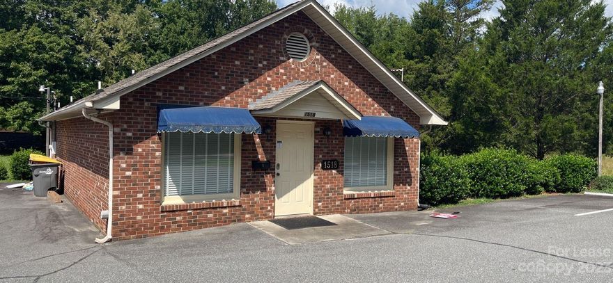 Previously set up as a salon with 3 stations and plumbing for an additional station.
Break room with kitchenette.
Plenty of parking with a handicapped accessible entrance.
1 bathroom
Laundry room
Heat Pump with Central
Outdoor Storage Building
Security Deposit $1,695